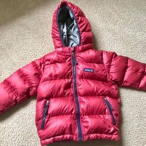 Apple red 3T hooded Patagonia coat